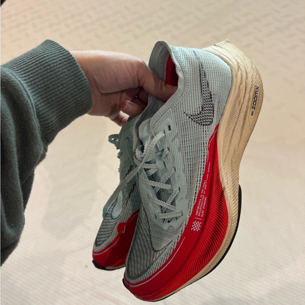 Nike air zoom. Size 6 but I’m a 7.5 and they fit perfect. EUR 38.5.